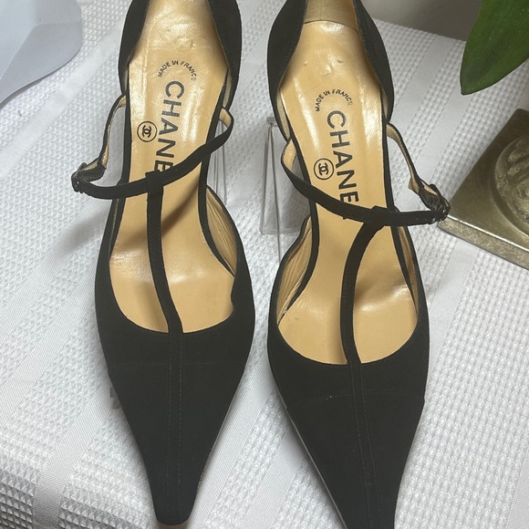 Chanel Black Suede Kitten Heel T-Strap Shoes - Picture 4 of 16